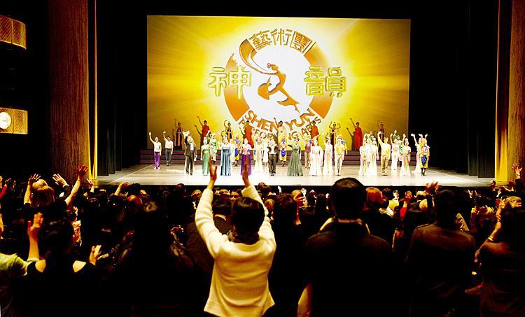 <a><img src="https://www.theepochtimes.com/assets/uploads/2015/09/Shen_Yun_Curtain_Call_NYC_20110113_Dai_Bing-mod.jpg" alt="The audience gives Shen Yun a standing ovation following the company's Jan. 13 performance at Lincoln Center's David Koch Theatre in New York City. (Dai Bing/Epoch Times Staff)" title="The audience gives Shen Yun a standing ovation following the company's Jan. 13 performance at Lincoln Center's David Koch Theatre in New York City. (Dai Bing/Epoch Times Staff)" width="320" class="size-medium wp-image-1809663"/></a>