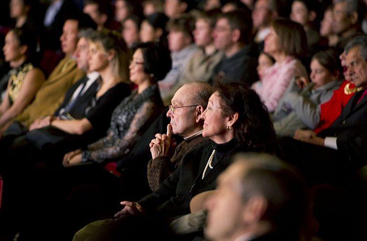 <a><img src="https://www.theepochtimes.com/assets/uploads/2015/09/Shen_Yun_Lincoln_Center_20110106_2.jpg" alt="An engrossed audience watches Shen Yun Performing Arts at the Lincoln Center's David H. Koch Theater on Jan. 6, 2011. (Epoch Times Staff)" title="An engrossed audience watches Shen Yun Performing Arts at the Lincoln Center's David H. Koch Theater on Jan. 6, 2011. (Epoch Times Staff)" width="320" class="size-medium wp-image-1809949"/></a>
