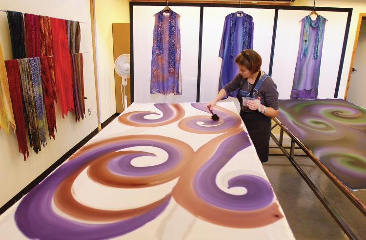 <a><img src="https://www.theepochtimes.com/assets/uploads/2015/09/SilkPainter.jpg" alt="An artist hand-paints silk at Railspur Alley, considered the heart of the Granville Island artistic community. Since its redevelopment in the 1970s, Granville Island has been a haven for the arts.  (CMHC-Granville Island)" title="An artist hand-paints silk at Railspur Alley, considered the heart of the Granville Island artistic community. Since its redevelopment in the 1970s, Granville Island has been a haven for the arts.  (CMHC-Granville Island)" width="320" class="size-medium wp-image-1827066"/></a>