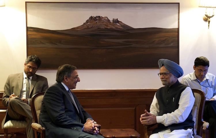 <a><img class="size-large wp-image-1786631" title="Secretary of Defense Leon Panetta speaks with Indian Prime Minister Manmohan Singh during a meeting at the prime minister's office in New Delhi on June 5. (Jim Watson/AFP/GettyImages)" src="https://www.theepochtimes.com/assets/uploads/2015/09/Singh1457513742.jpg" alt="" width="573" height="431"/></a>