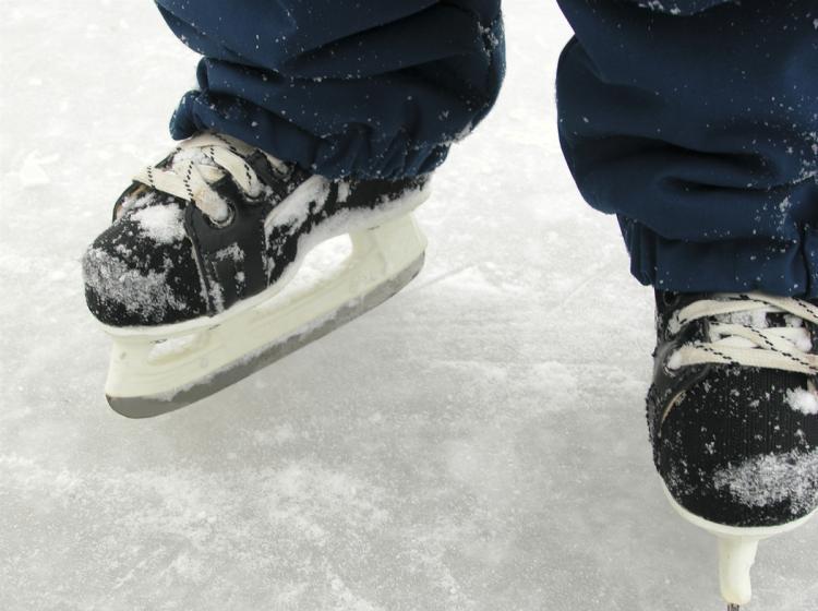 <a><img src="https://www.theepochtimes.com/assets/uploads/2015/09/Skates.jpg" alt="As the winter sets in, ice skating is a favorite pastime that also won't cost you a lot of money. If you plan to enjoy ice skating on a pond or lake, be sure to check with local authorities to ensure it is safe. (Photos.com)" title="As the winter sets in, ice skating is a favorite pastime that also won't cost you a lot of money. If you plan to enjoy ice skating on a pond or lake, be sure to check with local authorities to ensure it is safe. (Photos.com)" width="320" class="size-medium wp-image-1824923"/></a>