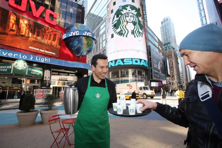 <a><img class="size-medium wp-image-1789586" title="Starbucks_40th_anniv_NYC+Times+Square_1214_2432" src="https://www.theepochtimes.com/assets/uploads/2015/09/Starbucks_40th_anniv_NYC+Times+Square_1214_2432.jpg" alt=" By Amelia Pang Epoch Times Staff" width="350" height="257"/></a>