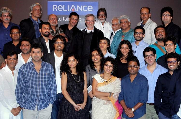 <a><img class="size-large wp-image-1769034" title="Steven Spielberg (C-back) poses with Bollywood" src="https://www.theepochtimes.com/assets/uploads/2015/09/Steven-Spielberg-C-back-poses-with-Bollywood1.jpg" alt="" width="590" height="388"/></a>