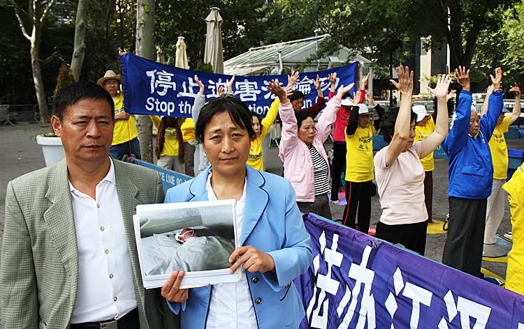 <a><img src="https://www.theepochtimes.com/assets/uploads/2015/09/Stieber_09192011_FalunGongPersecutionProtest_3687.jpg" alt="Zhang Lianying (R) holds a photo of herself in a hospital bed after brutal treatment in Masanjia Labor Camp, next to her is her husband Niu Jingping (L). The couple stood across the street from the U.N. building in East Manhattan on Sept. 19. (Zack Stieber/The Epoch Times)" title="Zhang Lianying (R) holds a photo of herself in a hospital bed after brutal treatment in Masanjia Labor Camp, next to her is her husband Niu Jingping (L). The couple stood across the street from the U.N. building in East Manhattan on Sept. 19. (Zack Stieber/The Epoch Times)" width="590" class="size-medium wp-image-1797527"/></a>