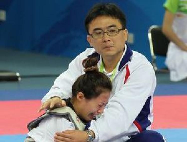 <a><img src="https://www.theepochtimes.com/assets/uploads/2015/09/TW01.jpg" alt="Taiwanese athlete Yang Shu-chun cries after being disqualified from the women's Taekwondo competition at the Asian Games in Guangzhou on Nov. 17, 2010.  (Central News Agency)" title="Taiwanese athlete Yang Shu-chun cries after being disqualified from the women's Taekwondo competition at the Asian Games in Guangzhou on Nov. 17, 2010.  (Central News Agency)" width="320" class="size-medium wp-image-1811562"/></a>