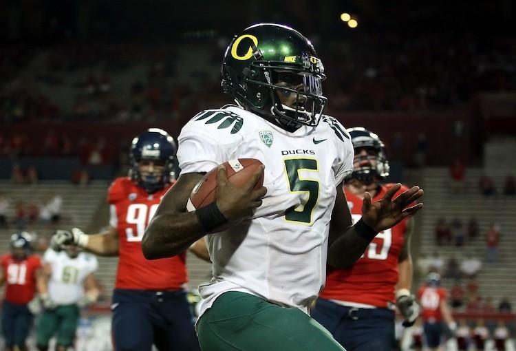 <a><img src="https://www.theepochtimes.com/assets/uploads/2015/09/Thomas126322316.jpg" alt="The Oregon Ducks quarterback Darron Thomas will have to pick up some of the slack in the running games without their star running back LaMichael James. (Christian Peterson/Getty Images)" title="The Oregon Ducks quarterback Darron Thomas will have to pick up some of the slack in the running games without their star running back LaMichael James. (Christian Peterson/Getty Images)" width="575" class="size-medium wp-image-1796414"/></a>