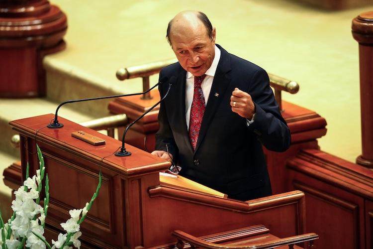 <a><img class="size-full wp-image-1783085" title="Romanian president Traian Basescu prepares to deliver a speech in front of the Romanian Parliament, on July 6, in Bucharest. (Andrei Pungovschi/AFP/GettyImages)" src="https://www.theepochtimes.com/assets/uploads/2015/09/Traian_147940192.jpg" alt="" width="750" height="500"/></a>