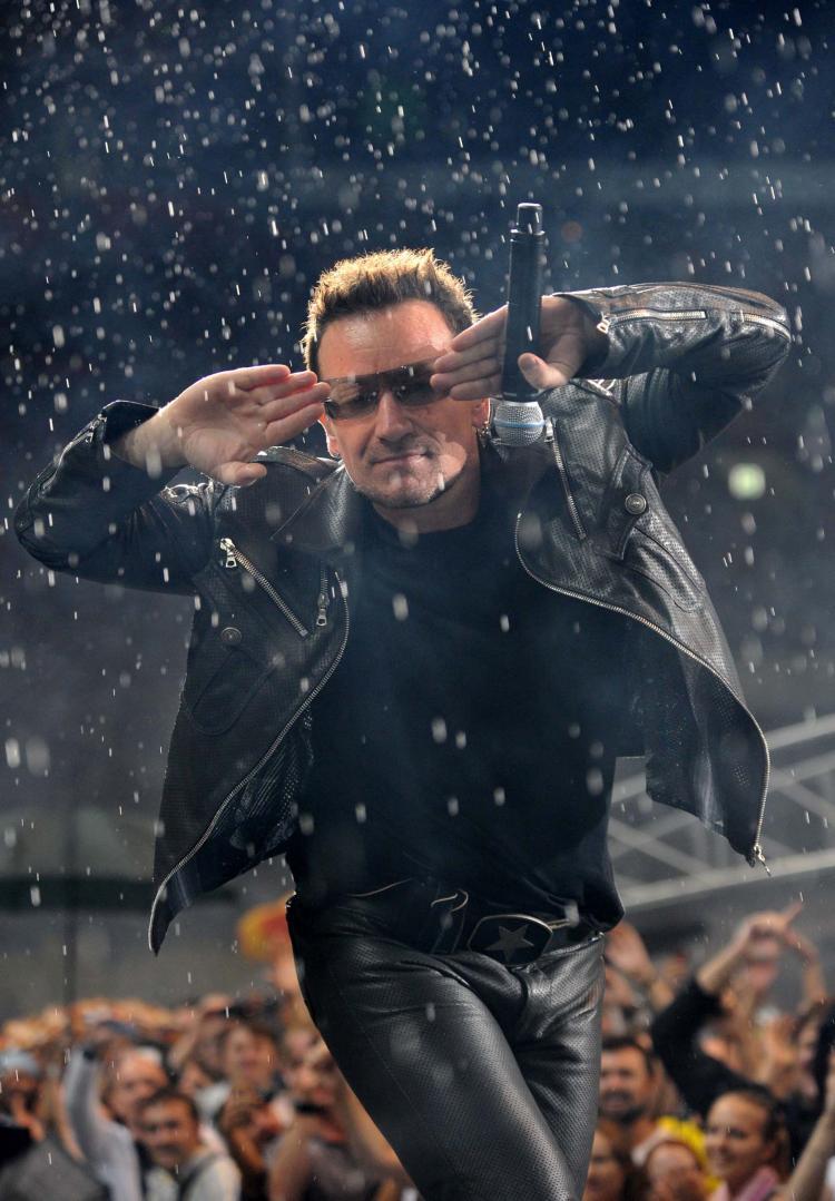 <a><img src="https://www.theepochtimes.com/assets/uploads/2015/09/U2ENT_U21.jpg" alt="Bono of rock band U2 performs at Moscow's Luzhniki stadium. (ALEXANDER BLOTNITSKY/AFP/Getty Images)" title="Bono of rock band U2 performs at Moscow's Luzhniki stadium. (ALEXANDER BLOTNITSKY/AFP/Getty Images)" width="320" class="size-medium wp-image-1815359"/></a>