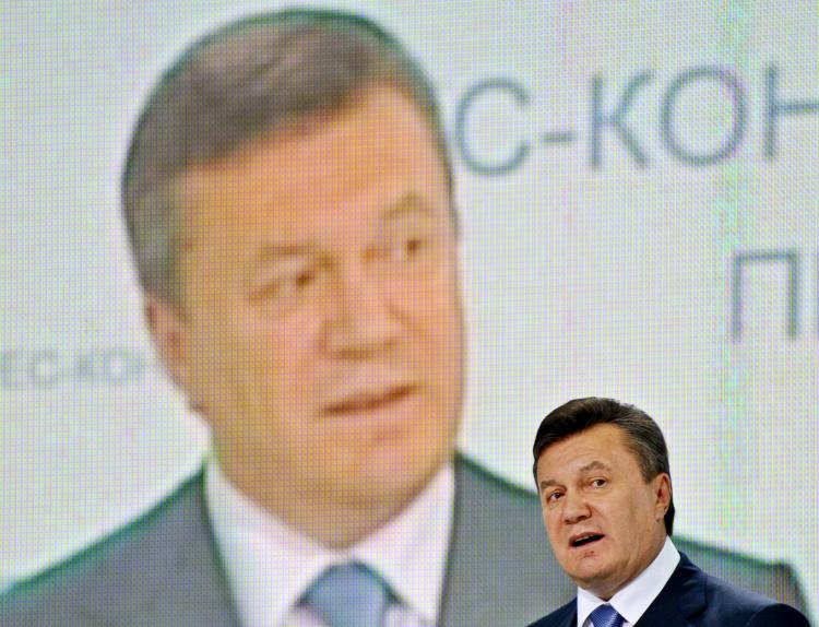 <a><img src="https://www.theepochtimes.com/assets/uploads/2015/09/UKRAINEWEB.jpg" alt="Ukraine President Viktor Yanukovych gestures in front of a screen displaying his image during a press conference devoted to the hundred days of his presidency in Kyiv on June 4. Since he took power last February, censorship, attacks, and harassment of jou (Sergei Supinsky/AFP/Getty Images)" title="Ukraine President Viktor Yanukovych gestures in front of a screen displaying his image during a press conference devoted to the hundred days of his presidency in Kyiv on June 4. Since he took power last February, censorship, attacks, and harassment of jou (Sergei Supinsky/AFP/Getty Images)" width="320" class="size-medium wp-image-1817099"/></a>