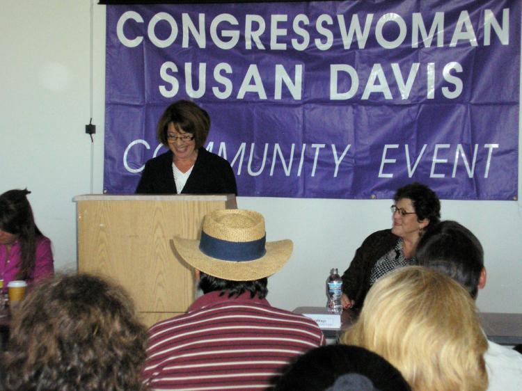 <a><img src="https://www.theepochtimes.com/assets/uploads/2015/09/UseGreenEnergy.jpg" alt="Congresswoman Susan Davis (behind podium) said, 'We do see a movement to create green jobs here in San Diego.' Irene Stillings, one of the panelists (front right), runs the California Center for Sustainable Energy. (Gisela Sommer/The Epoch Times)" title="Congresswoman Susan Davis (behind podium) said, 'We do see a movement to create green jobs here in San Diego.' Irene Stillings, one of the panelists (front right), runs the California Center for Sustainable Energy. (Gisela Sommer/The Epoch Times)" width="320" class="size-medium wp-image-1826318"/></a>