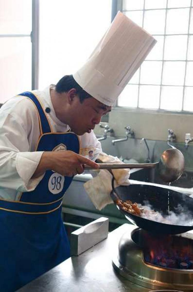 <a><img src="https://www.theepochtimes.com/assets/uploads/2015/09/WEB_CHEF_COLOR.jpg" alt="A Taiwanese chef gives his best at the preliminary round of the International Chinese Culinary Arts Competition. (Photo courtesy of NTDTV)" title="A Taiwanese chef gives his best at the preliminary round of the International Chinese Culinary Arts Competition. (Photo courtesy of NTDTV)" width="320" class="size-medium wp-image-1833096"/></a>