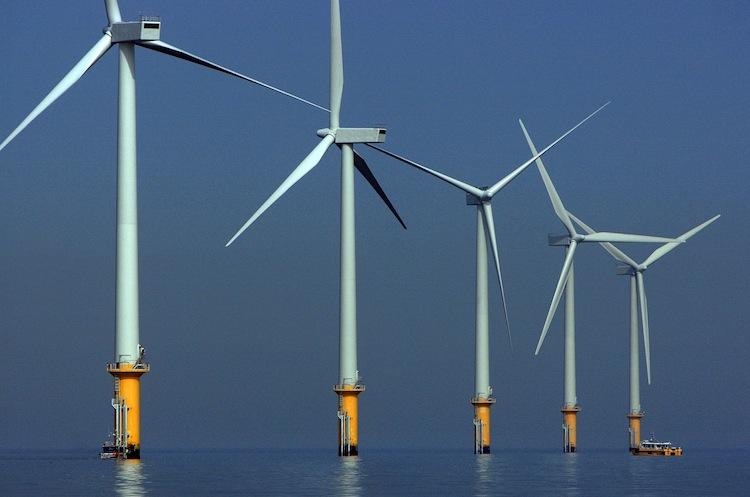 <a><img class="size-full wp-image-1786140" title=" Offshore wind turbines at a different U.K. facility, the Burbo Bank Offshore Wind Farm off shore wind farm in the mouth of the River Mersey on May 12, 2008 in Liverpool, England. (Christopher Furlong/Getty Images)" src="https://www.theepochtimes.com/assets/uploads/2015/09/Wind81060809.jpg" alt="" width="750" height="497"/></a>