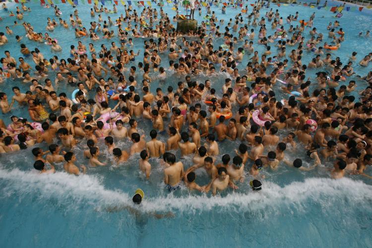 <a><img src="https://www.theepochtimes.com/assets/uploads/2015/09/WuhanPool.jpg" alt="As a heat wave grips China, thousands flock to a swimming pool in Wuhan City, Hubei Province, on July 30. (The Epoch Times)" title="As a heat wave grips China, thousands flock to a swimming pool in Wuhan City, Hubei Province, on July 30. (The Epoch Times)" width="320" class="size-medium wp-image-1816658"/></a>