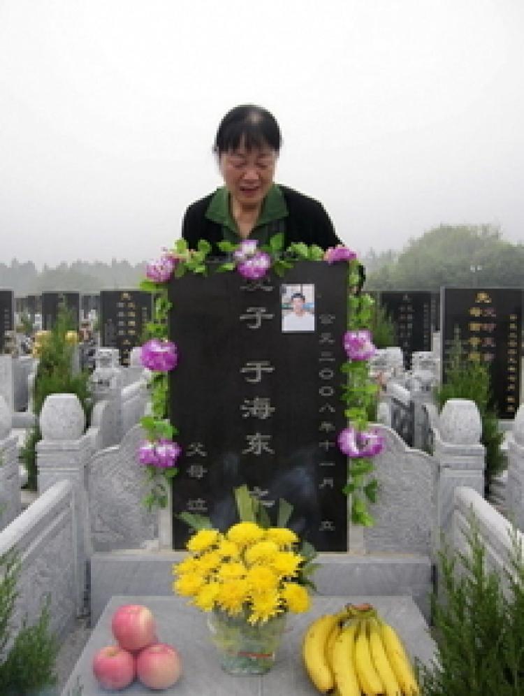 <a><img src="https://www.theepochtimes.com/assets/uploads/2015/09/YuHaidong.jpg" alt="Yu Haidong was executed on Oct. 14, 2008. His mother says he was innocent, and the real killer bribed the judge. (Courtesey Zhu Jingru)" title="Yu Haidong was executed on Oct. 14, 2008. His mother says he was innocent, and the real killer bribed the judge. (Courtesey Zhu Jingru)" width="320" class="size-medium wp-image-1809167"/></a>