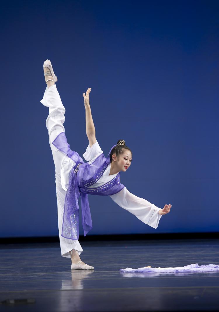 <a><img src="https://www.theepochtimes.com/assets/uploads/2015/09/_BDA3385daibing.JPG" alt="Alison Chen of Fei Tian Academy of Arts performs 'Ying Tai' in the junior female division at the 2010 NTDTV International Classical Chinese Dance Competition. (Dai Bing/The Epoch Times)" title="Alison Chen of Fei Tian Academy of Arts performs 'Ying Tai' in the junior female division at the 2010 NTDTV International Classical Chinese Dance Competition. (Dai Bing/The Epoch Times)" width="320" class="size-medium wp-image-1814957"/></a>