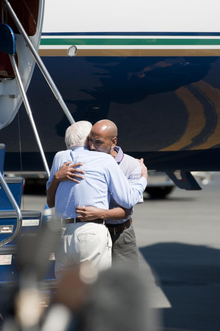<a><img src="https://www.theepochtimes.com/assets/uploads/2015/09/_DSC2003.jpg" alt="Jimmy Carter (L), former U.S. president, hugs Aijalon Mahli Gomes, a Boston native who was detained in North Korea for eight months, at the Boston Logan Airport upon their landing. (Riordan Galluccio/The Epoch Times)" title="Jimmy Carter (L), former U.S. president, hugs Aijalon Mahli Gomes, a Boston native who was detained in North Korea for eight months, at the Boston Logan Airport upon their landing. (Riordan Galluccio/The Epoch Times)" width="320" class="size-medium wp-image-1815485"/></a>