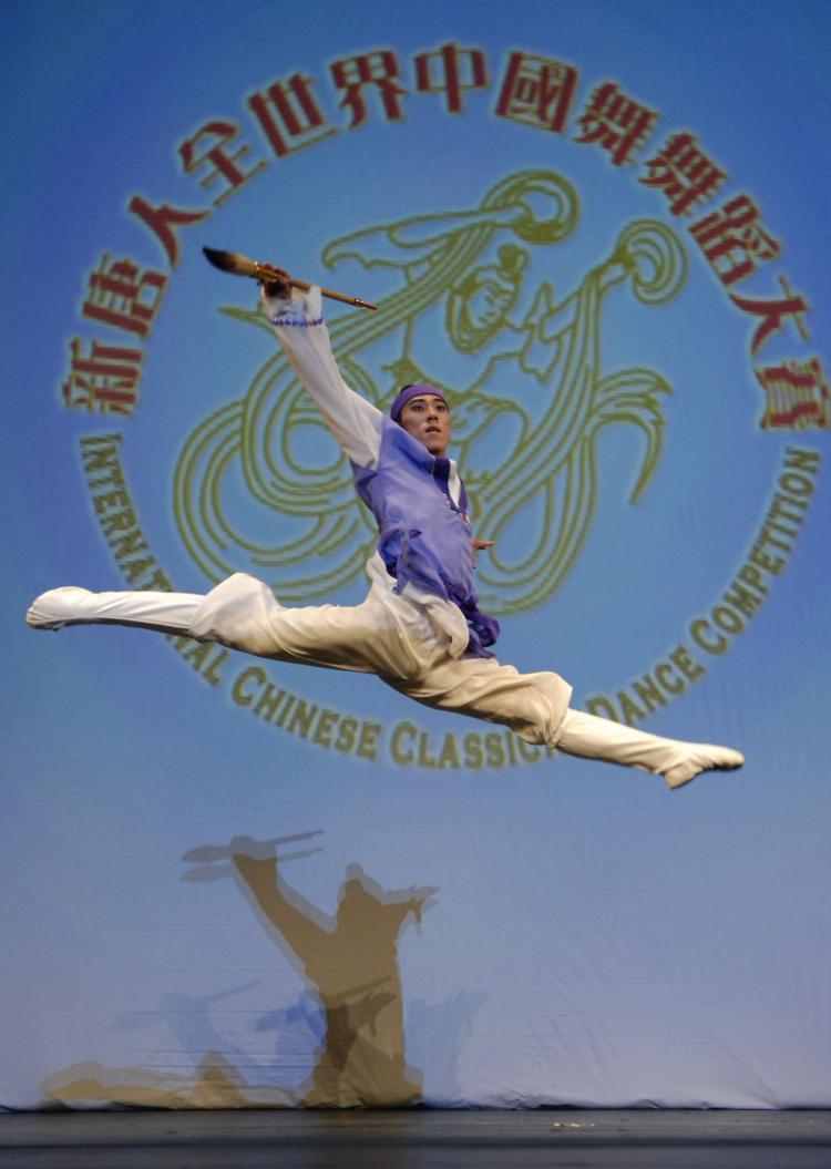 <a><img src="https://www.theepochtimes.com/assets/uploads/2015/09/_ddb2854.jpg" alt="Tim Wu, winner of the adult male division, performs during the final round of the 2008 NTDTV International Chinese Classical Dance Competition. (Bing Dai/The Epoch Times)" title="Tim Wu, winner of the adult male division, performs during the final round of the 2008 NTDTV International Chinese Classical Dance Competition. (Bing Dai/The Epoch Times)" width="320" class="size-medium wp-image-1833952"/></a>