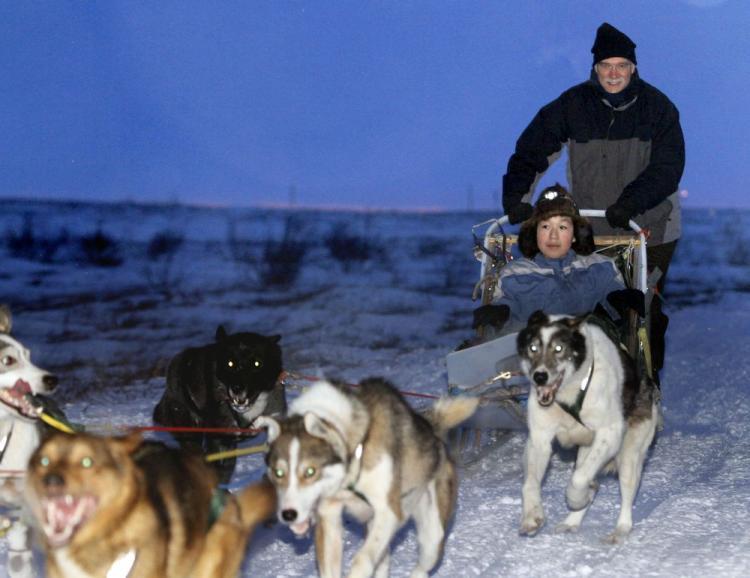 <a><img src="https://www.theepochtimes.com/assets/uploads/2015/09/ag106.jpg" alt="Census Bureau Director Robert M. Groves traveling by dogsled to conduct the first count of the 2010 census in the Inupiat Eskimo village of Noorvik, Alaska.  (AFP/Getty Images)" title="Census Bureau Director Robert M. Groves traveling by dogsled to conduct the first count of the 2010 census in the Inupiat Eskimo village of Noorvik, Alaska.  (AFP/Getty Images)" width="320" class="size-medium wp-image-1823675"/></a>