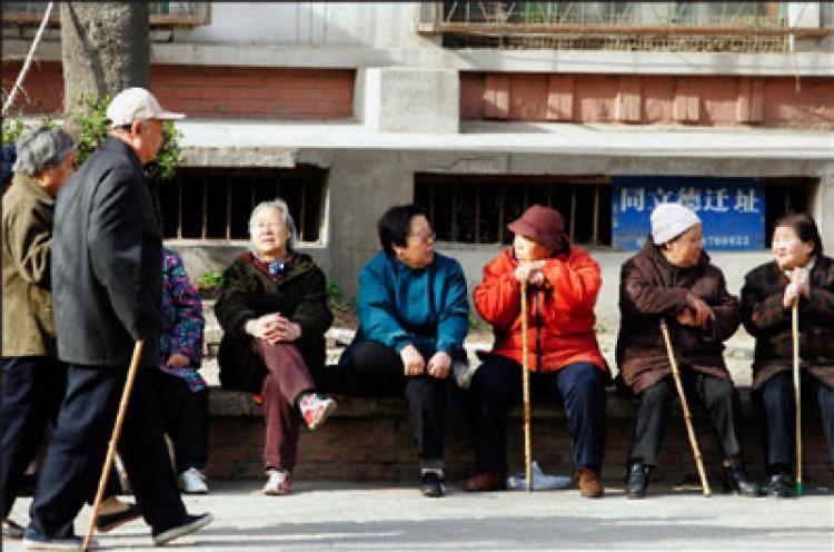 <a><img src="https://www.theepochtimes.com/assets/uploads/2015/09/aging+china+one+child.jpg" alt="The number of seniors is climbing in China. A young couple born in the 80s are the sole caregivers of four aging parents.  (Getty Images)" title="The number of seniors is climbing in China. A young couple born in the 80s are the sole caregivers of four aging parents.  (Getty Images)" width="320" class="size-medium wp-image-1815813"/></a>