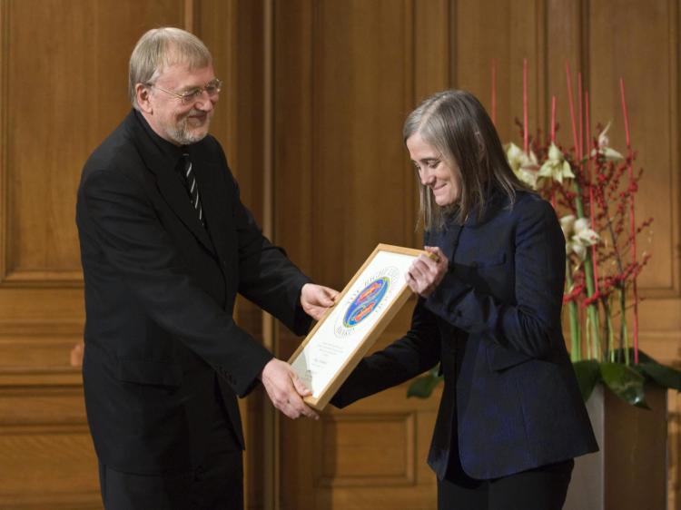 <a><img src="https://www.theepochtimes.com/assets/uploads/2015/09/amy83952446.jpg" alt="U.S. journalist Amy Goodman receives the Right Livelihood Award, also known as the alternative Nobel Prize, in Stockholm in December 2008.  (Henrik Montgomery/AFP/Getty Images)" title="U.S. journalist Amy Goodman receives the Right Livelihood Award, also known as the alternative Nobel Prize, in Stockholm in December 2008.  (Henrik Montgomery/AFP/Getty Images)" width="320" class="size-medium wp-image-1824798"/></a>