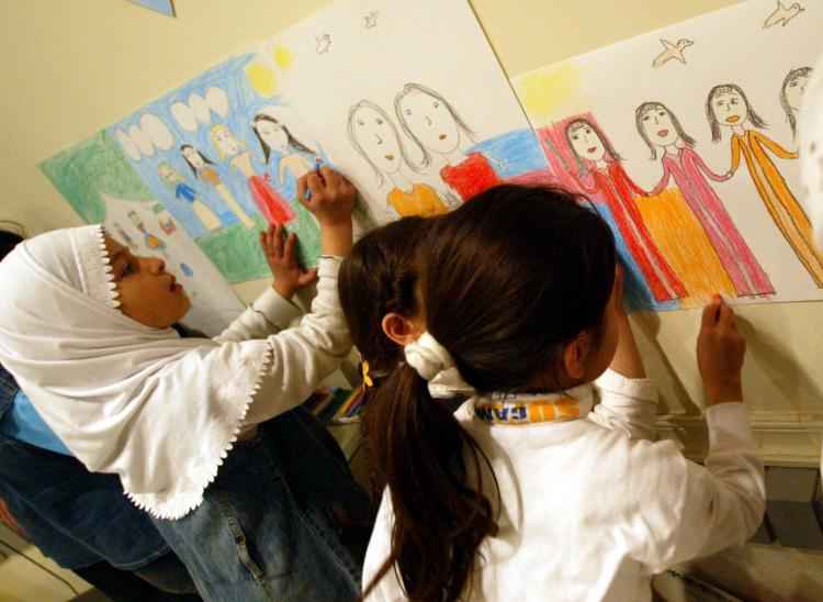 <a><img src="https://www.theepochtimes.com/assets/uploads/2015/09/arts.jpg" alt="Children involved in the arts have been shown to be happier and healthier and to have a more positive outlook on school. (Akram Saleh/Getty Images)" title="Children involved in the arts have been shown to be happier and healthier and to have a more positive outlook on school. (Akram Saleh/Getty Images)" width="320" class="size-medium wp-image-1821674"/></a>