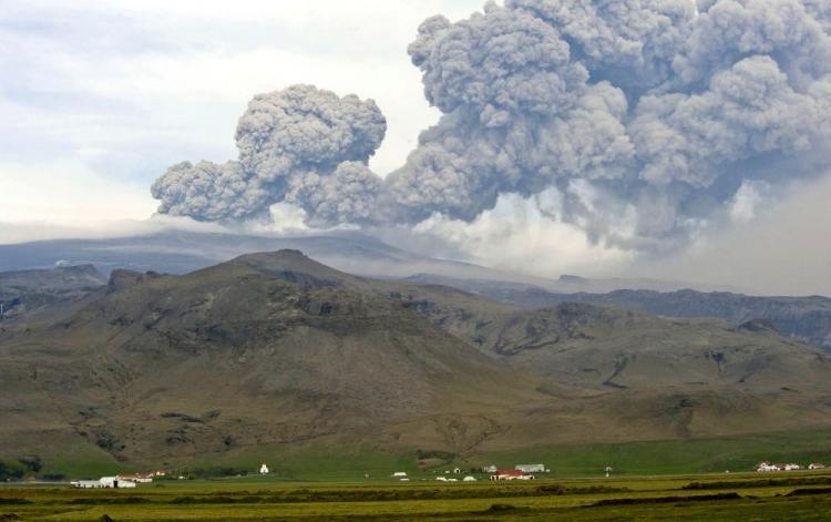 <a><img src="https://www.theepochtimes.com/assets/uploads/2015/09/ashcloud98932009-WEB.jpg" alt="Ash billows from the Eyjafjallajokull volcano on May 8, in Hvolsvoellur, Iceland. The ash cloud grounded flights in several European countries on Sunday and affected transatlantic operations as well.  (Halldor Kolbeins/AFP/Getty Images)" title="Ash billows from the Eyjafjallajokull volcano on May 8, in Hvolsvoellur, Iceland. The ash cloud grounded flights in several European countries on Sunday and affected transatlantic operations as well.  (Halldor Kolbeins/AFP/Getty Images)" width="320" class="size-medium wp-image-1820095"/></a>