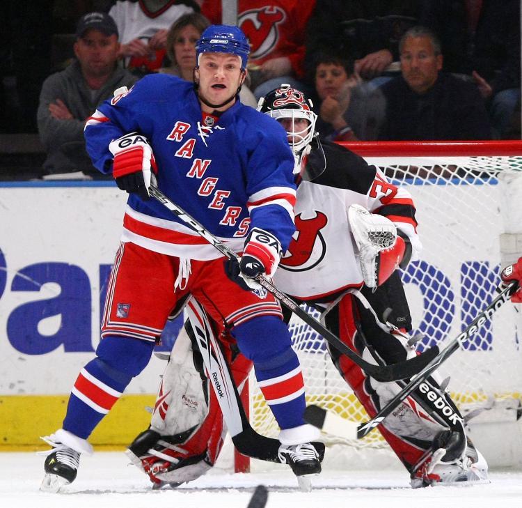 <a><img src="https://www.theepochtimes.com/assets/uploads/2015/09/averybrodeur.jpg" alt="OLD FRIENDS: Sean Avery takes his position in front of Martin Brodeur at MSG on Monday night. (Chris McGrath/Getty Images)" title="OLD FRIENDS: Sean Avery takes his position in front of Martin Brodeur at MSG on Monday night. (Chris McGrath/Getty Images)" width="320" class="size-medium wp-image-1829182"/></a>