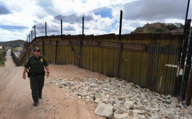 <a><img src="https://www.theepochtimes.com/assets/uploads/2015/09/az.jpg" alt="A US Border Patrol officer keeps watch over the border fence that divides the US from Mexico in the town of Nogales, Arizona on April 22, 2010. (Mark Ralston/AFP/Getty Images)" title="A US Border Patrol officer keeps watch over the border fence that divides the US from Mexico in the town of Nogales, Arizona on April 22, 2010. (Mark Ralston/AFP/Getty Images)" width="320" class="size-medium wp-image-1820544"/></a>