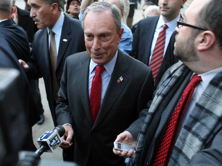 <a><img src="https://www.theepochtimes.com/assets/uploads/2015/09/bbbblom83406693.jpg" alt="New York City Mayor Michael Bloomberg (C) leaves City Hall following a contentious vote on term limits October 23, 2008 in New York City.   (Spencer Platt/Getty Images)" title="New York City Mayor Michael Bloomberg (C) leaves City Hall following a contentious vote on term limits October 23, 2008 in New York City.   (Spencer Platt/Getty Images)" width="320" class="size-medium wp-image-1833237"/></a>
