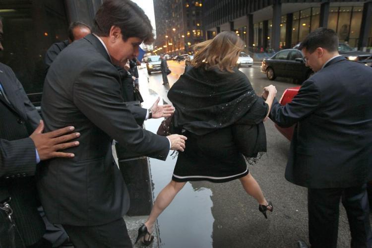 <a><img src="https://www.theepochtimes.com/assets/uploads/2015/09/blago101901107.jpg" alt="Former Illinois Gov. Rod Blagojevich helps his wife Patty cross a puddle as they head to their car following opening arguments at his trial in federal court June 8, 2010 in Chicago, Illinois. The trial for Illinois Governor Rod Blagojevich was not in session on Friday. (Scott Olson/Getty Images)" title="Former Illinois Gov. Rod Blagojevich helps his wife Patty cross a puddle as they head to their car following opening arguments at his trial in federal court June 8, 2010 in Chicago, Illinois. The trial for Illinois Governor Rod Blagojevich was not in session on Friday. (Scott Olson/Getty Images)" width="320" class="size-medium wp-image-1818703"/></a>