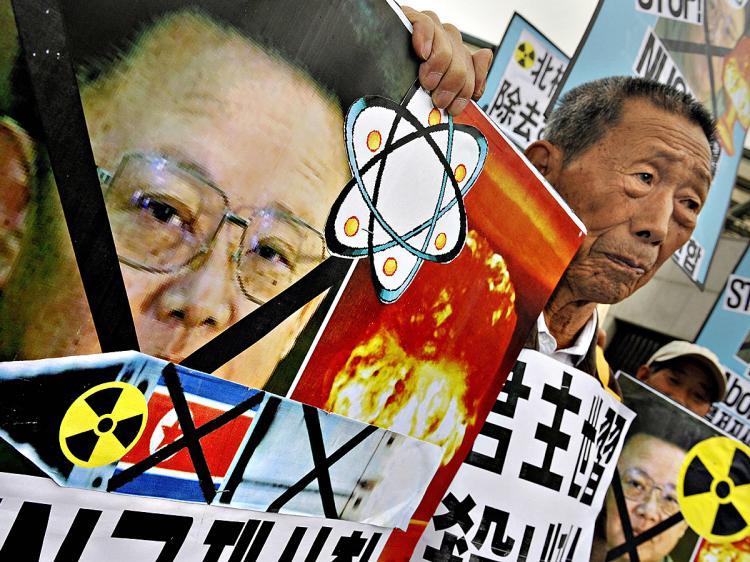 <a><img src="https://www.theepochtimes.com/assets/uploads/2015/09/bong88182382.jpg" alt="A South Korean activist holds a placard showing North Korean leader Kim Jong-il during a protest against North Korea's nuclear tests in Seoul on June 3, 2009. (Philippe Lopez/AFP/Getty Images)" title="A South Korean activist holds a placard showing North Korean leader Kim Jong-il during a protest against North Korea's nuclear tests in Seoul on June 3, 2009. (Philippe Lopez/AFP/Getty Images)" width="320" class="size-medium wp-image-1828060"/></a>