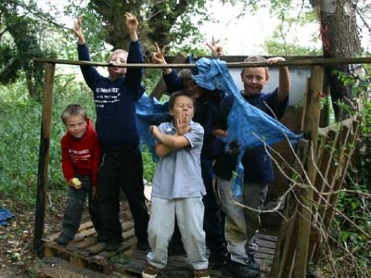 <a><img src="https://www.theepochtimes.com/assets/uploads/2015/09/boys_with_hut.jpg" alt="Boys learn to build and cooperate constructing a hut at Summerhill. (Courtesy of Summerhill School)" title="Boys learn to build and cooperate constructing a hut at Summerhill. (Courtesy of Summerhill School)" width="200" class="size-medium wp-image-1795506"/></a>