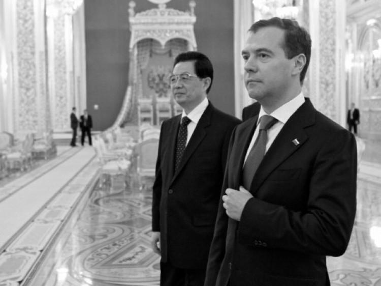 <a><img src="https://www.theepochtimes.com/assets/uploads/2015/09/bw116512884.jpg" alt="Russian President Dmitry Medvedev (R) and his Chinese counterpart Hu Jintao (L) walk during their meeting in the Moscow Kremlin, on June 16, 2011. (Dmitry Astrakhov/AFP/Getty Images)" title="Russian President Dmitry Medvedev (R) and his Chinese counterpart Hu Jintao (L) walk during their meeting in the Moscow Kremlin, on June 16, 2011. (Dmitry Astrakhov/AFP/Getty Images)" width="320" class="size-medium wp-image-1802577"/></a>