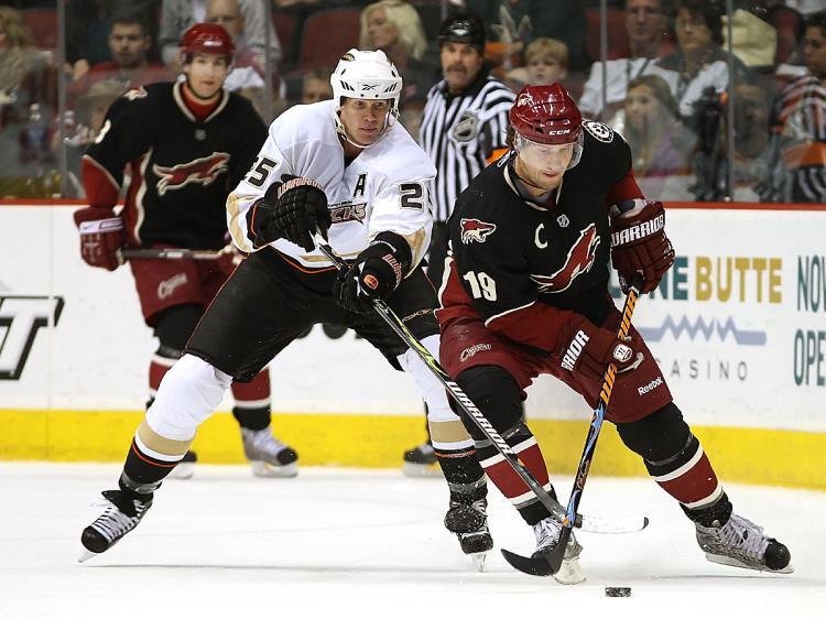 <a><img src="https://www.theepochtimes.com/assets/uploads/2015/09/caliope85916513.jpg" alt="Shane Doan #19 of the Phoenix Coyotes skates with the puck under pressure from Chris Pronger #25 of the Anaheim Ducks. (Christian Petersen/Getty Images)" title="Shane Doan #19 of the Phoenix Coyotes skates with the puck under pressure from Chris Pronger #25 of the Anaheim Ducks. (Christian Petersen/Getty Images)" width="320" class="size-medium wp-image-1828306"/></a>