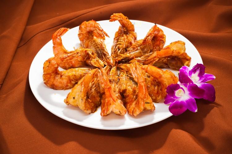 <a><img class="size-large wp-image-1781620" title="Cantonese dry fried king prawn in soy sauce. Stir-fried quickly on high heat, king prawns are cooked in a small amount of seasoned oil before sauces are added. (Edward Dai/The Epoch Times)" src="https://www.theepochtimes.com/assets/uploads/2015/09/cantonkingprawn_.jpg" alt="Cantonese dry fried king prawn in soy sauce. Stir-fried quickly on high heat, king prawns are cooked in a small amount of seasoned oil before sauces are added. (Edward Dai/The Epoch Times)" width="590" height="393"/></a>