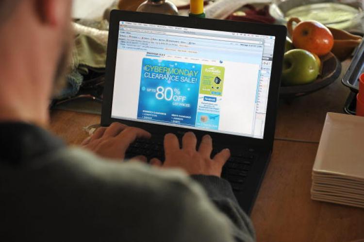 <a><img src="https://www.theepochtimes.com/assets/uploads/2015/09/cb93505663.jpg" alt="A man looks at a Cyber Monday advertisement on his laptop computer in Los Angeles on November 30, 2009. (Robyn Beck/AFP/Getty Images)" title="A man looks at a Cyber Monday advertisement on his laptop computer in Los Angeles on November 30, 2009. (Robyn Beck/AFP/Getty Images)" width="320" class="size-medium wp-image-1824972"/></a>