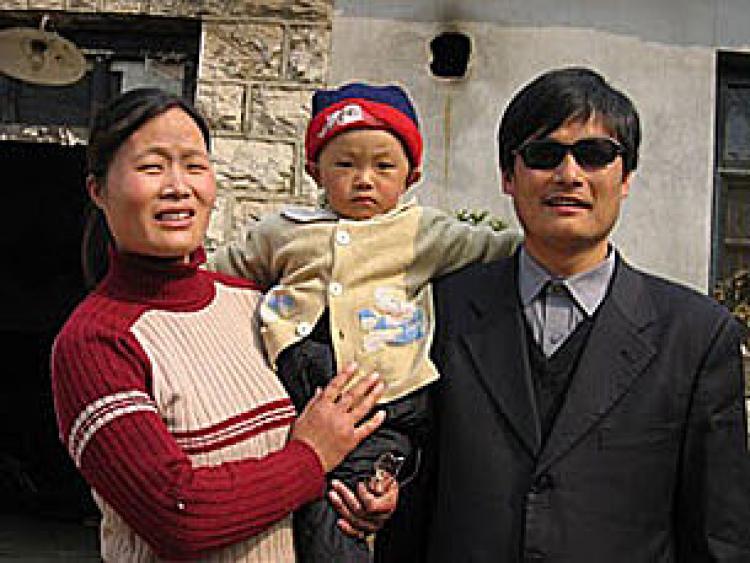 <a><img src="https://www.theepochtimes.com/assets/uploads/2015/09/chenfam.jpg" alt="Blind Chinese activist Chen Guangcheng with his family prior to his serving a four year prison sentence. (STR/AFP/Getty Images)" title="Blind Chinese activist Chen Guangcheng with his family prior to his serving a four year prison sentence. (STR/AFP/Getty Images)" width="320" class="size-medium wp-image-1796779"/></a>