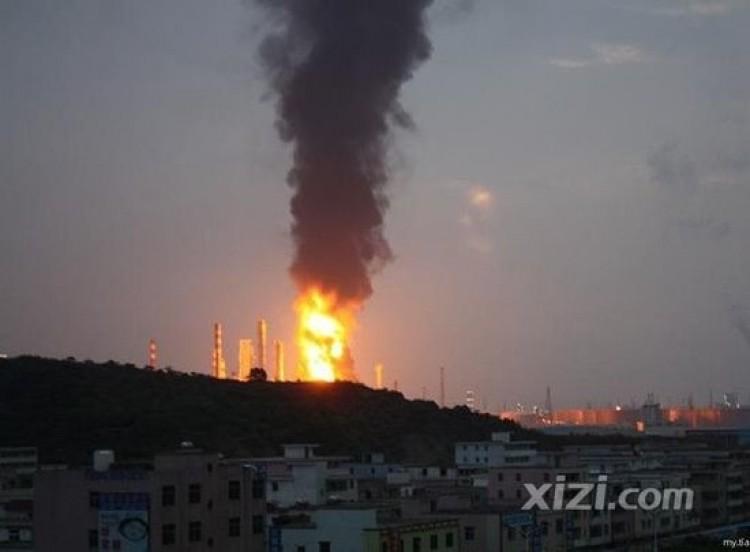 <a><img src="https://www.theepochtimes.com/assets/uploads/2015/09/chinafirebomb123.jpg" alt="An explosion at an oil refinery in Huizhou, Guangdong province in China, before dawn on July 11. The explosion sparked raging fires with flames that reached 300 ft. (Photo from Xizi.com)" title="An explosion at an oil refinery in Huizhou, Guangdong province in China, before dawn on July 11. The explosion sparked raging fires with flames that reached 300 ft. (Photo from Xizi.com)" width="320" class="size-medium wp-image-1801075"/></a>