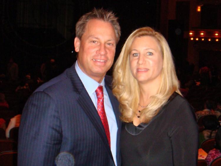 <a><img class="size-large wp-image-1792328" src="https://www.theepochtimes.com/assets/uploads/2015/09/cincinnati_XinXin_Rick+OuelletteVice+President+Communication.jpg" alt="" width="319" height="239"/></a>