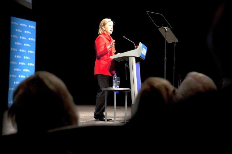 <a><img src="https://www.theepochtimes.com/assets/uploads/2015/09/clinton95916770.jpg" alt="U.S. Secretary of State Hillary Clinton gives a speech on Internet freedom at the Newseum on January 21, 2010 in Washington, D.C. (Joshua Roberts/Getty Images)" title="U.S. Secretary of State Hillary Clinton gives a speech on Internet freedom at the Newseum on January 21, 2010 in Washington, D.C. (Joshua Roberts/Getty Images)" width="320" class="size-medium wp-image-1823781"/></a>