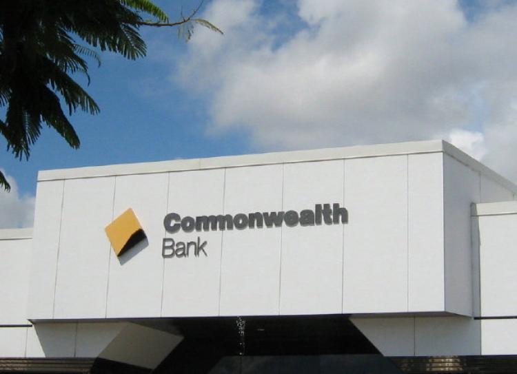 <a><img class=" wp-image-1783863  " title="The Commonwealth Bank has raised its standard variable rate by 45 basis points. The bank claims this is a necessary step to cover the ever increasing costs of providing home loan funding.  (The Epoch Times)" src="https://www.theepochtimes.com/assets/uploads/2015/09/commonwealthbank.jpg" alt="" width="315" height="228"/></a>