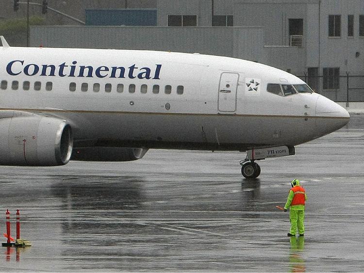 <a><img src="https://www.theepochtimes.com/assets/uploads/2015/09/cont95922167.jpg" alt="NO FREE MEALS: Continental  became the last major U.S. airline to end complimentary food service on most domestic flights. (Justin Sullivan/Getty Images)" title="NO FREE MEALS: Continental  became the last major U.S. airline to end complimentary food service on most domestic flights. (Justin Sullivan/Getty Images)" width="320" class="size-medium wp-image-1822039"/></a>