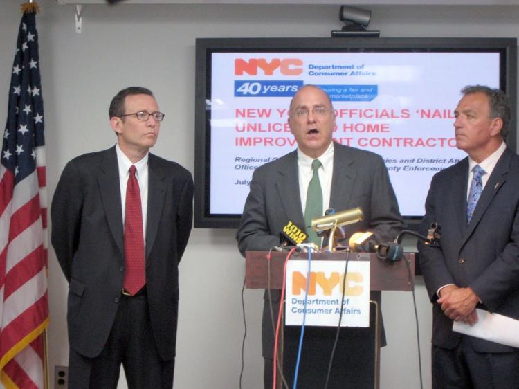 <a><img class="size-medium wp-image-1827229" title="New York City Department of Consumer Affairs Commissioner Jonathan Mintz talks about how to avoid hiring unlicensed contractors. (Stephanie Lam/The Epoch Times)" src="https://www.theepochtimes.com/assets/uploads/2015/09/contractors.jpg" alt="New York City Department of Consumer Affairs Commissioner Jonathan Mintz talks about how to avoid hiring unlicensed contractors. (Stephanie Lam/The Epoch Times)" width="320"/></a>