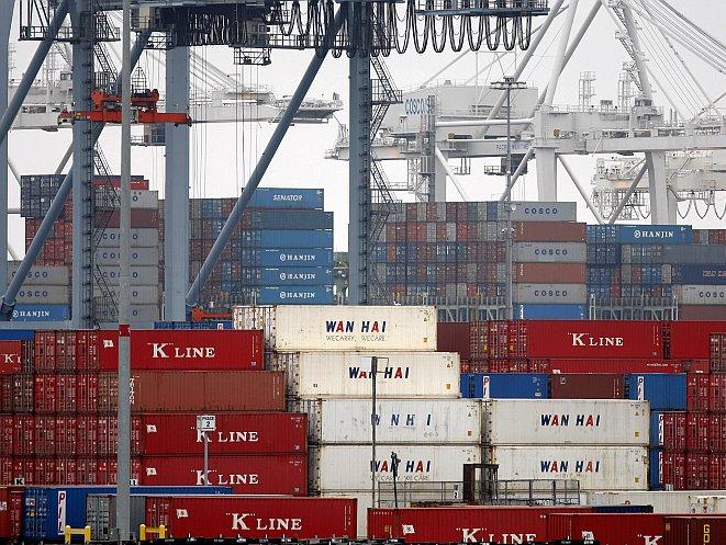 <a><img class="size-large wp-image-1773916" title="Dock cranes and shipping containers are seen at the nation's busiest seaport complex in Long Beach, Calif., Nov. 29. The DOL said U.S. exports and imports fell sharply in the third quarter, indicating a general slowdown in trade. (David McNew/Getty Images)" src="https://www.theepochtimes.com/assets/uploads/2015/09/dock-crane157160003.jpg" alt="Dock cranes and shipping containers are seen at the nation's busiest seaport complex in Long Beach, Calif., Nov. 29. The DOL said U.S. exports and imports fell sharply in the third quarter, indicating a general slowdown in trade. (David McNew/Getty Images)" width="590" height="443"/></a>