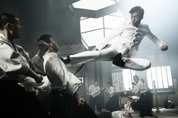 <a><img src="https://www.theepochtimes.com/assets/uploads/2015/09/donnie-yen-jump-kicks-japanese-martial-artist.jpg" alt="DROPKICK: Donnie Yen jump kicks a Japanese martial artist in 'Legend of the Fist: The Return of Chen Zhen.'" title="DROPKICK: Donnie Yen jump kicks a Japanese martial artist in 'Legend of the Fist: The Return of Chen Zhen.'" width="575" class="size-medium wp-image-1805299"/></a>