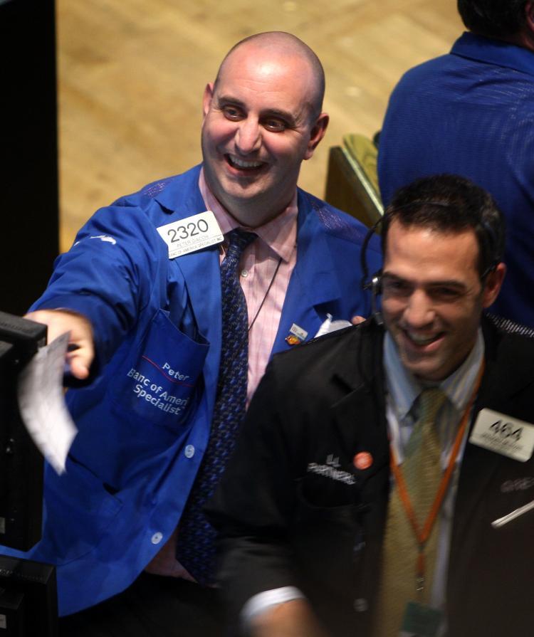 <a><img src="https://www.theepochtimes.com/assets/uploads/2015/09/dow_83467824.jpg" alt="Traders on the floor of the New York Stock Exchange (NYSE) just before closing react to the high finishing number on the exchange October 28, 2008 in New York City. After a rally the Dow finished up nearly 900 points, gaining 10 percent. (Spencer Platt/Getty Images)" title="Traders on the floor of the New York Stock Exchange (NYSE) just before closing react to the high finishing number on the exchange October 28, 2008 in New York City. After a rally the Dow finished up nearly 900 points, gaining 10 percent. (Spencer Platt/Getty Images)" width="320" class="size-medium wp-image-1833188"/></a>