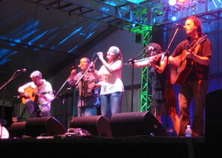<a><img src="https://www.theepochtimes.com/assets/uploads/2015/09/dublin.jpg" alt="The Celtic band Solas playing at the Dublin Irish Festival in Dublin, Ohio July 2006. Solas has been loudly proclaimed as the most popular and influential Celtic band to ever emerge from the US.  (The Epoch Times Photo Archive )" title="The Celtic band Solas playing at the Dublin Irish Festival in Dublin, Ohio July 2006. Solas has been loudly proclaimed as the most popular and influential Celtic band to ever emerge from the US.  (The Epoch Times Photo Archive )" width="320" class="size-medium wp-image-1816508"/></a>