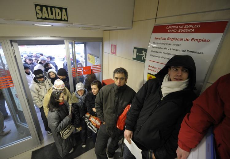 <a><img src="https://www.theepochtimes.com/assets/uploads/2015/09/ec.jpg" alt="People queue as they wait for a government job center to open in Madrid on Jan. 22. The number of unemployed workers in Spain soared to a 12-year high point of more than 3 million in 2008 as the economy reeled from the collapse of the property market and  (Philippe Desmazes/AFP)" title="People queue as they wait for a government job center to open in Madrid on Jan. 22. The number of unemployed workers in Spain soared to a 12-year high point of more than 3 million in 2008 as the economy reeled from the collapse of the property market and  (Philippe Desmazes/AFP)" width="320" class="size-medium wp-image-1830932"/></a>