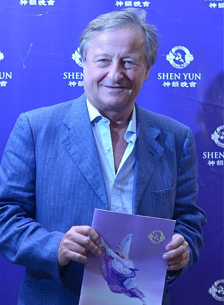 <a><img class=" wp-image-1773409  " title="edited_201217-BA-AndresAuzunbud-CristianoRattazzi-NTD-En-FIATPresident-PhotobyElinaVillafane" src="https://www.theepochtimes.com/assets/uploads/2015/09/edited_201217-BA-AndresAuzunbud-CristianoRattazzi-NTD-En-FIATPresident-PhotobyElinaVillafane.jpeg" alt="Mr. Cristiano Rattazzi attended Shen Yun Performing Arts" width="277" height="378"/></a>