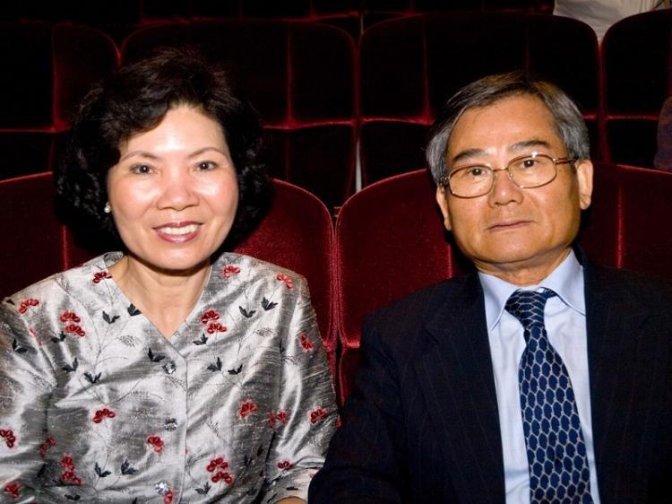 <a><img src="https://www.theepochtimes.com/assets/uploads/2015/09/elife.jpg" alt="Lin Cimin, president of E-Life Mall, and his wife Hsian Kanglih. (Tang Bin/The Epoch Times)" title="Lin Cimin, president of E-Life Mall, and his wife Hsian Kanglih. (Tang Bin/The Epoch Times)" width="320" class="size-medium wp-image-1830018"/></a>